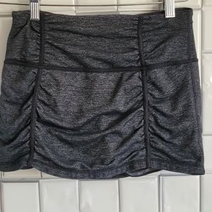 ATHLETA Womens Hatha Yoga Skort Front and Back Gathered Detail 